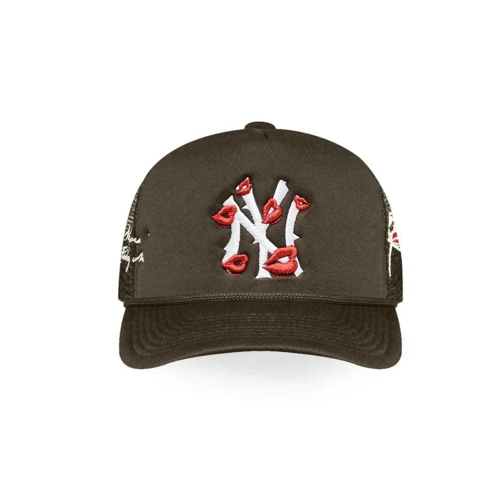 NY Is Kissing Me Trucker Hat - LA ROPA - VENTURER