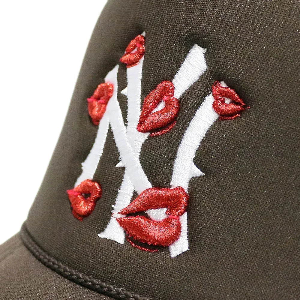 NY Is Kissing Me Trucker Hat - LA ROPA - VENTURER
