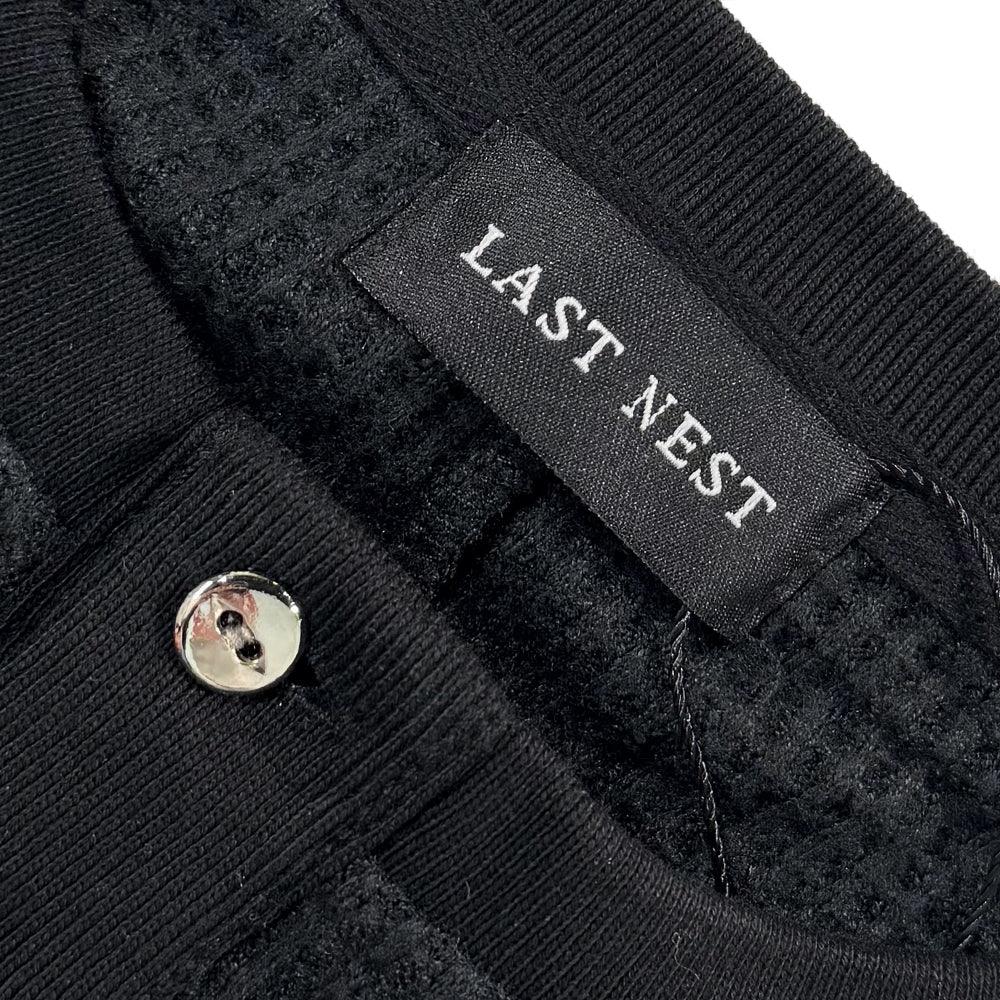 Logo Emb Henry Neck - LAST NEST - VENTURER