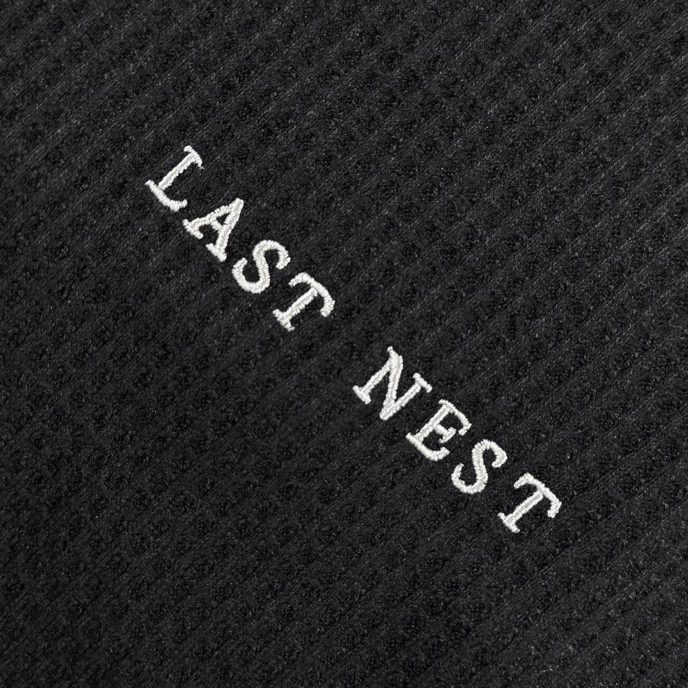 Logo Emb Henry Neck - LAST NEST - VENTURER