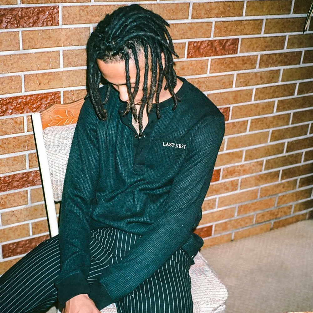 Logo Embed Henry Neck