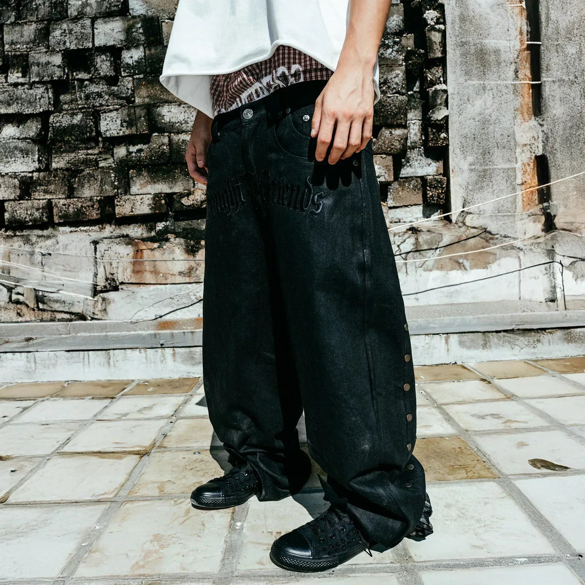 Devlin Distressed Baggy Denims - ThoughtWeFriends - VENTURER