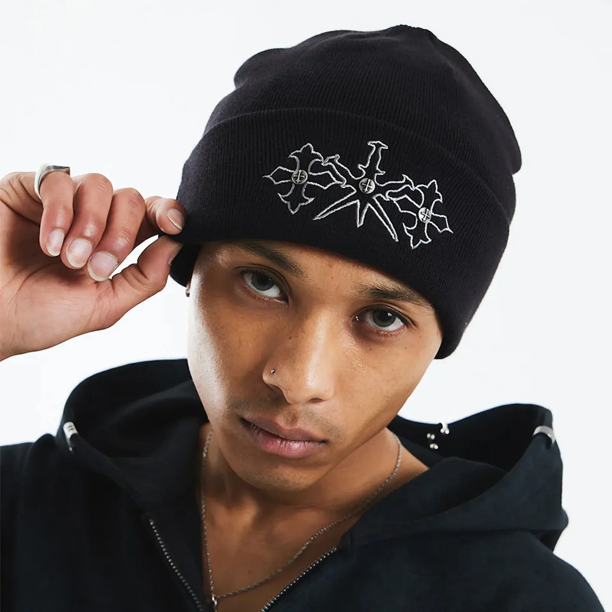 Dagger Cross Embroidery Beanie - UNKNOWN LONDON - VENTURER