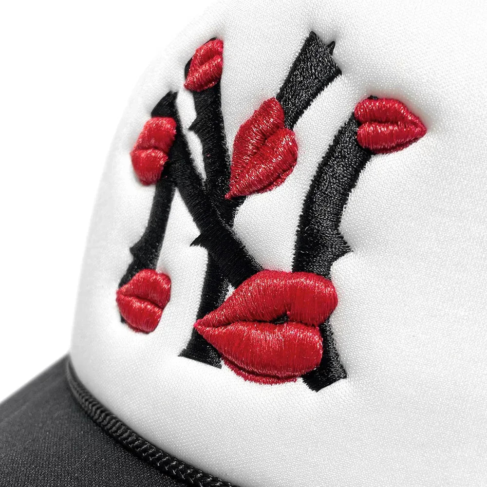 LA ROPA ラロパ NY Is Kissing Me メッシュキャップ LA ROPA(ラ ロパ)商品ページ - NY Is Kissing Me Trucker Hat -White