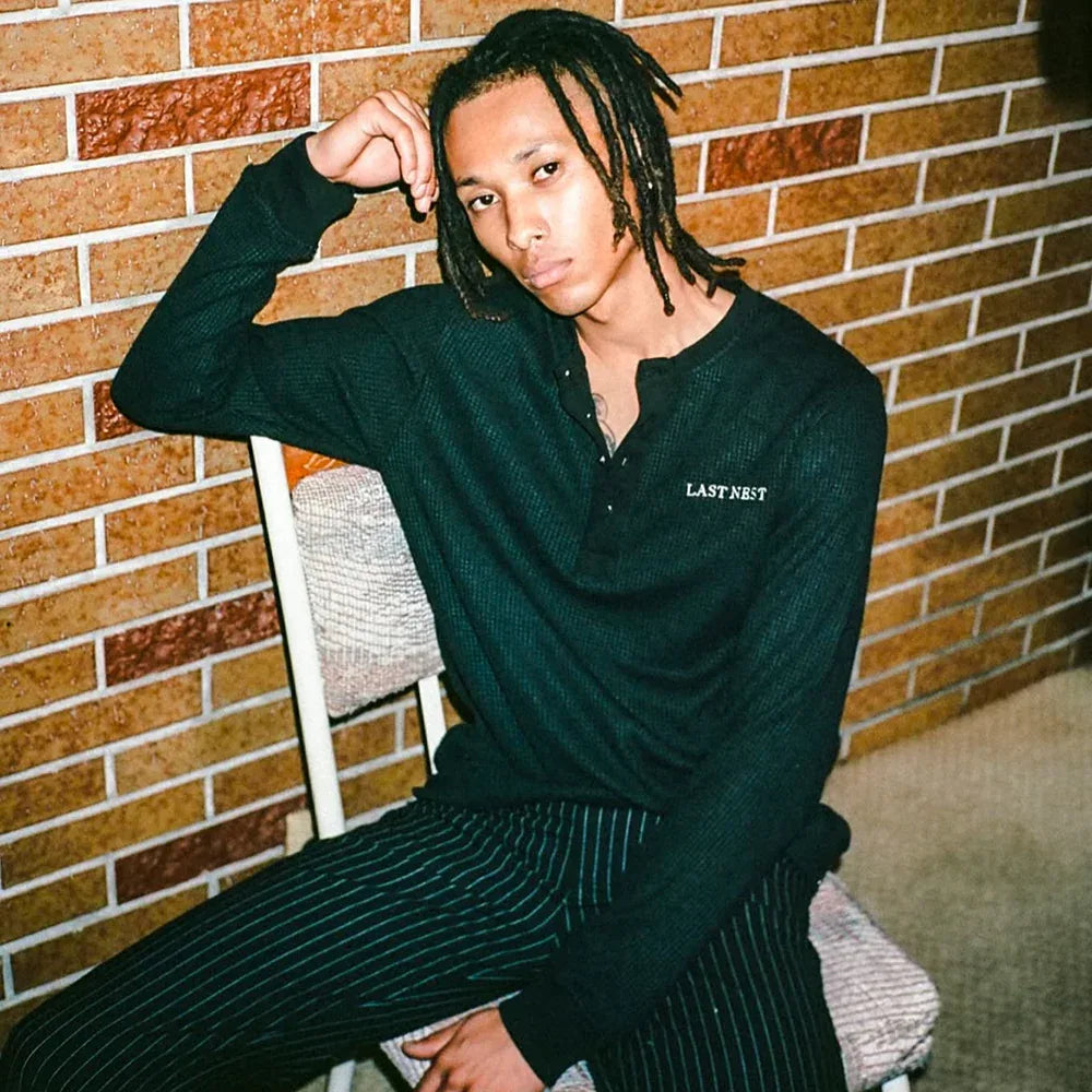 LAST NEST(ラストネスト)商品ページ - Logo Emb Henry Neck - Black