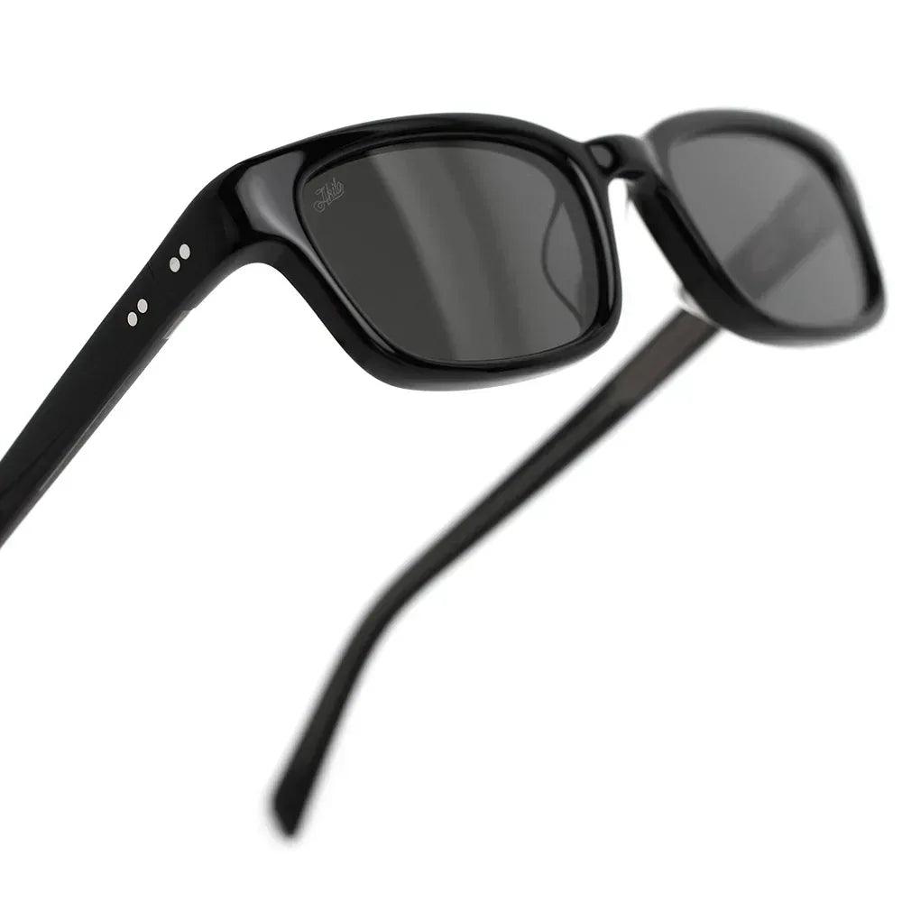 AKILA LA (アキラ・エルエー) 商品ページ - Trivia Sunglasses - Black