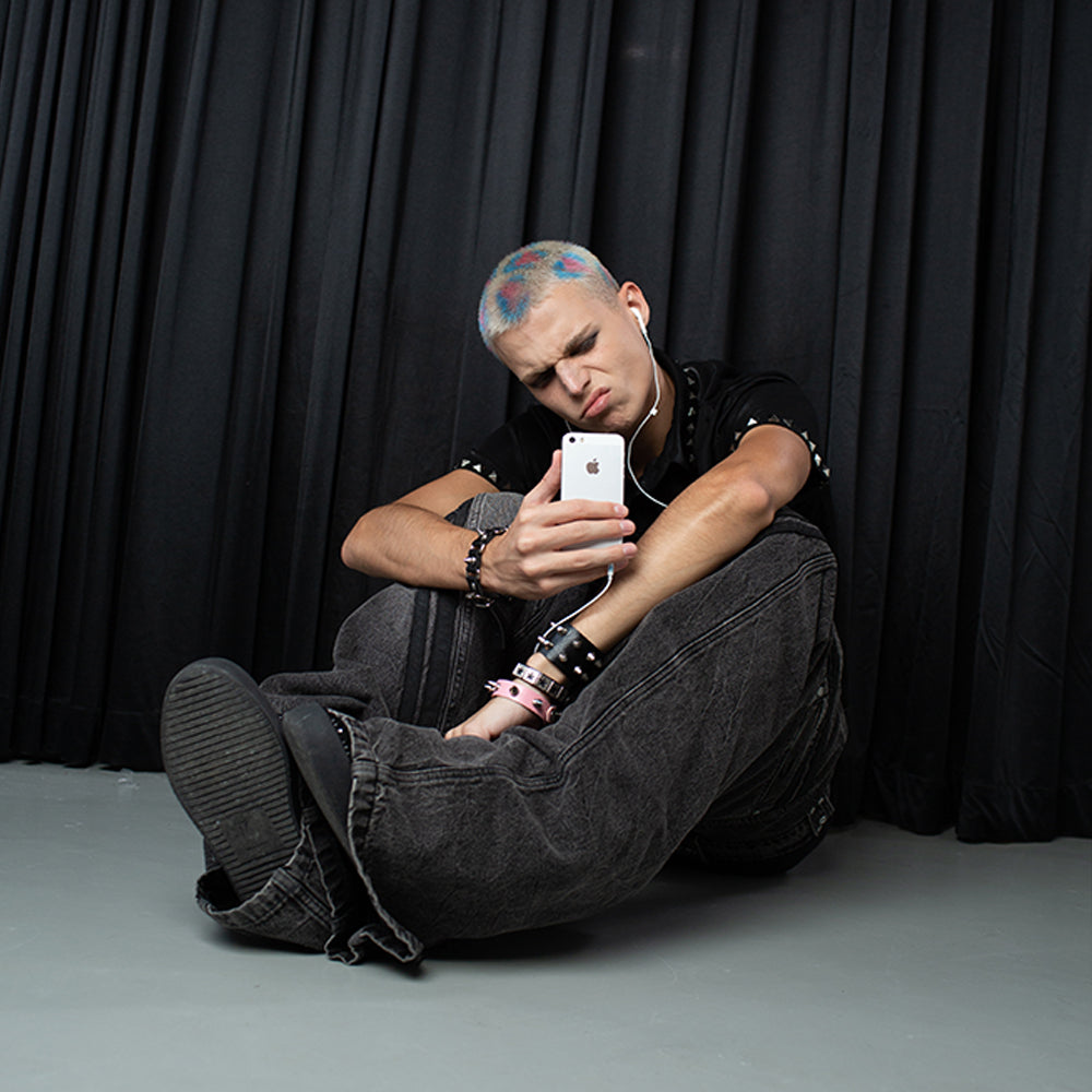 ＜/２Dark Gray Track Jeans