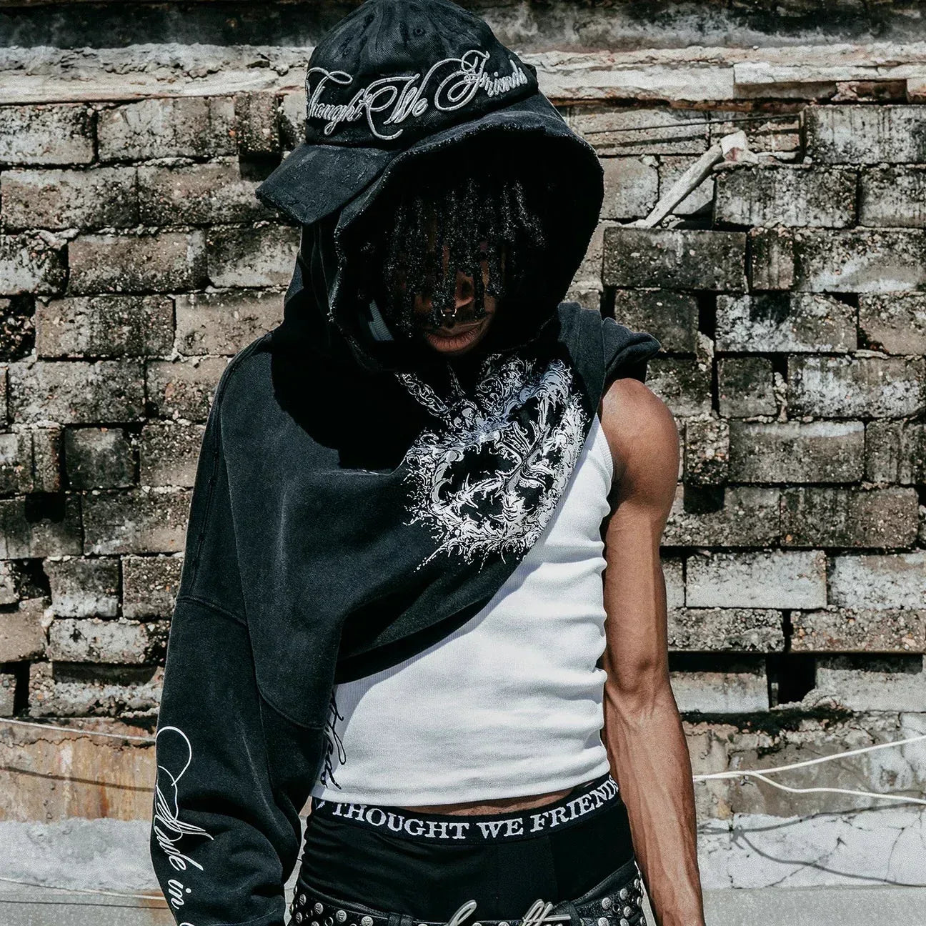 ThoughtWeFriends(ソートウィーフレンズ) 商品ページ - Alis Hoodie