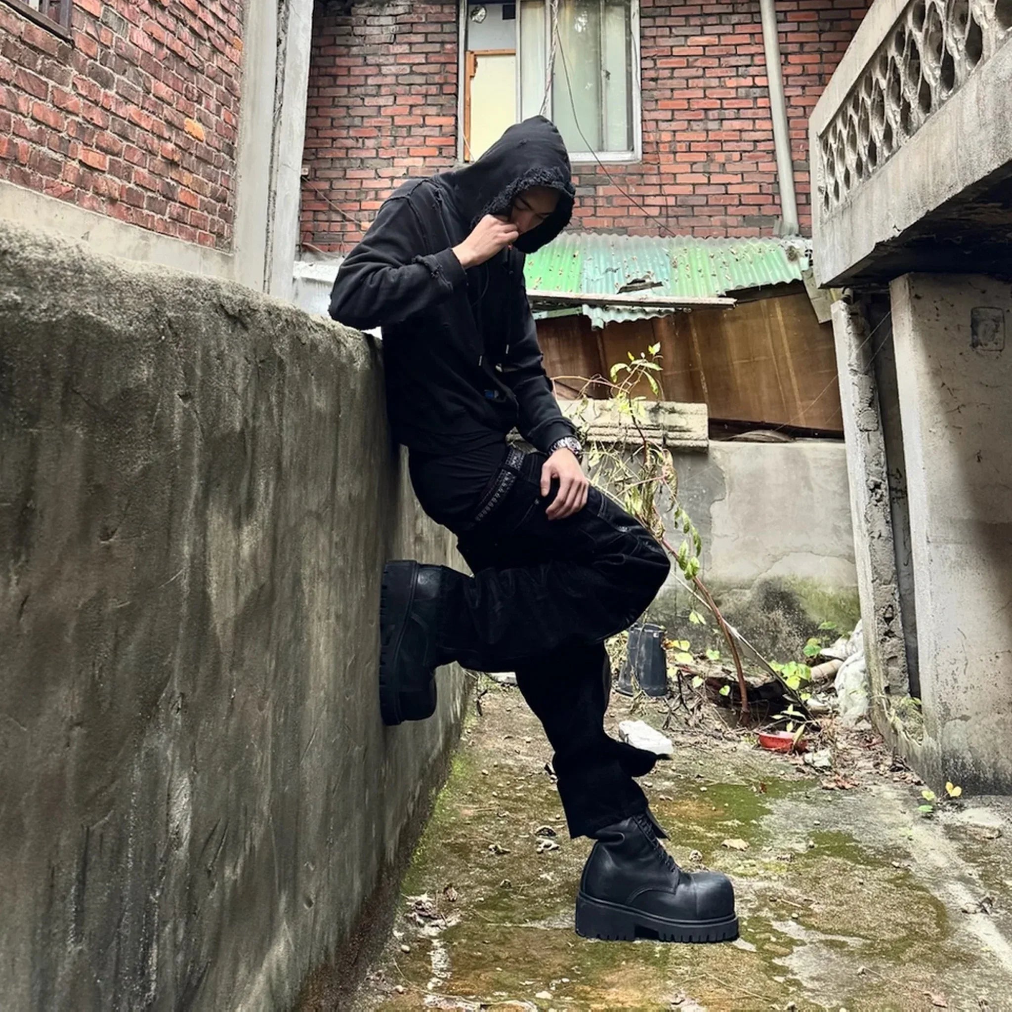 Distressed Zip Up Hoodie - EMOstanceclub - VENTURER